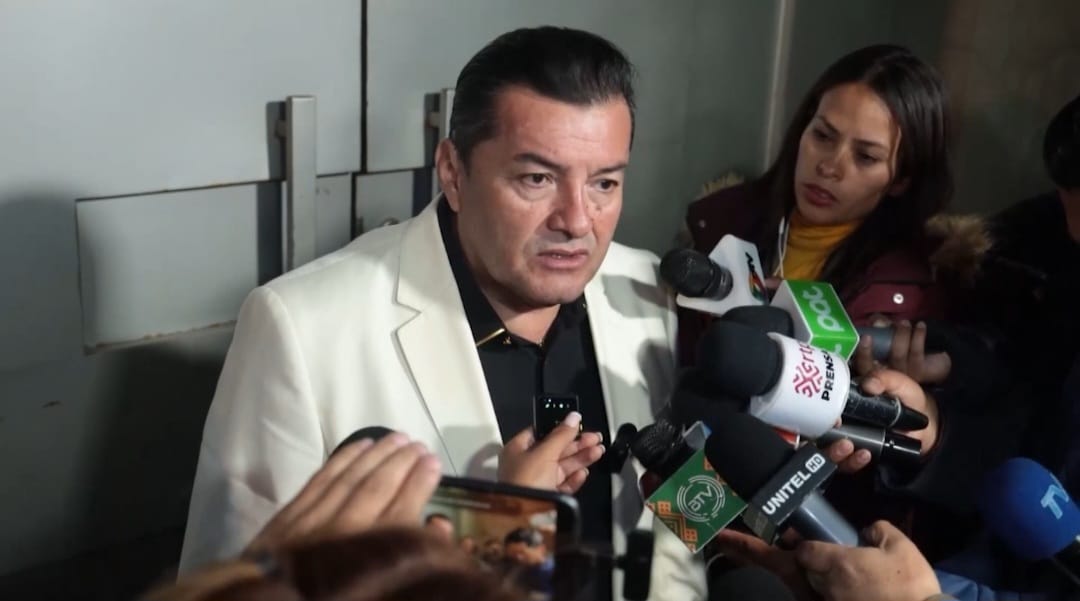 Alcalde Jhonny Fernández expresa preocupación por la situación política y económica del país tras reunión con el presidente